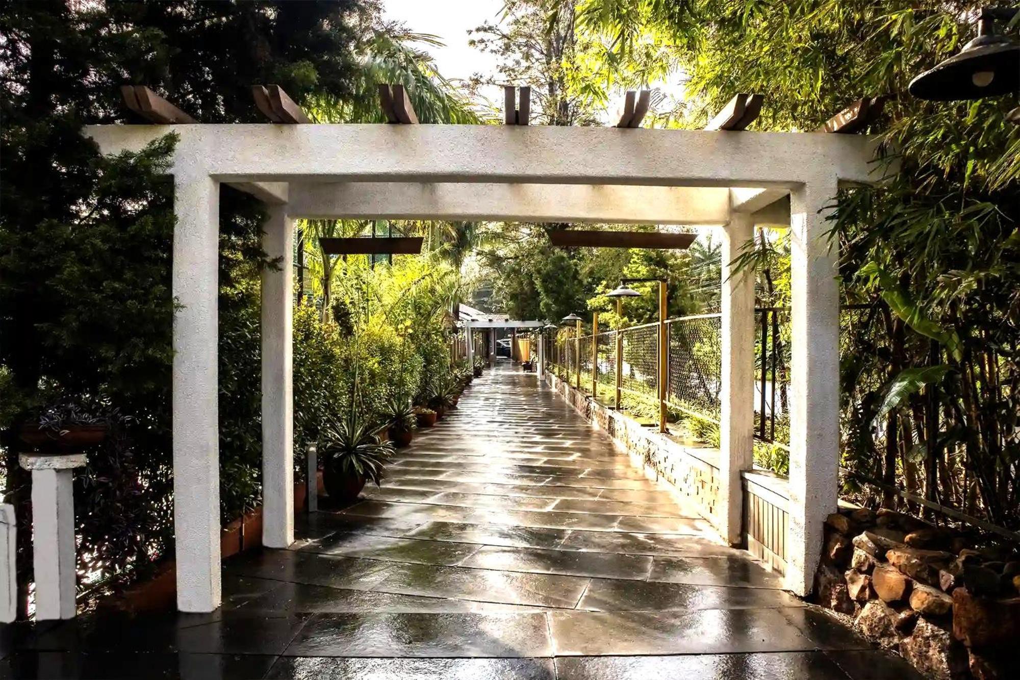 Mahābaleshwar Basilica Resort - Where Luxury Redefines מראה חיצוני תמונה