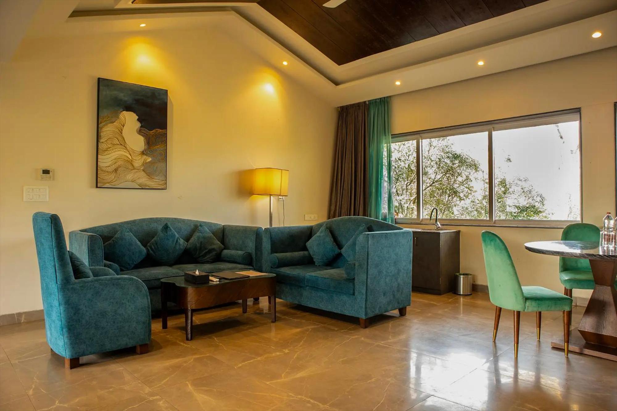 Mahābaleshwar Basilica Resort - Where Luxury Redefines מראה חיצוני תמונה