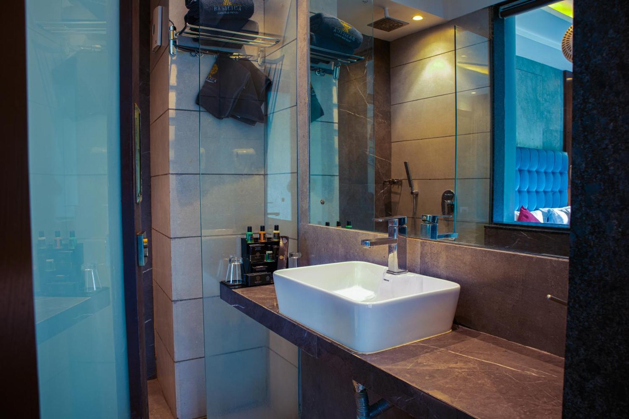 Mahābaleshwar Basilica Resort - Where Luxury Redefines מראה חיצוני תמונה