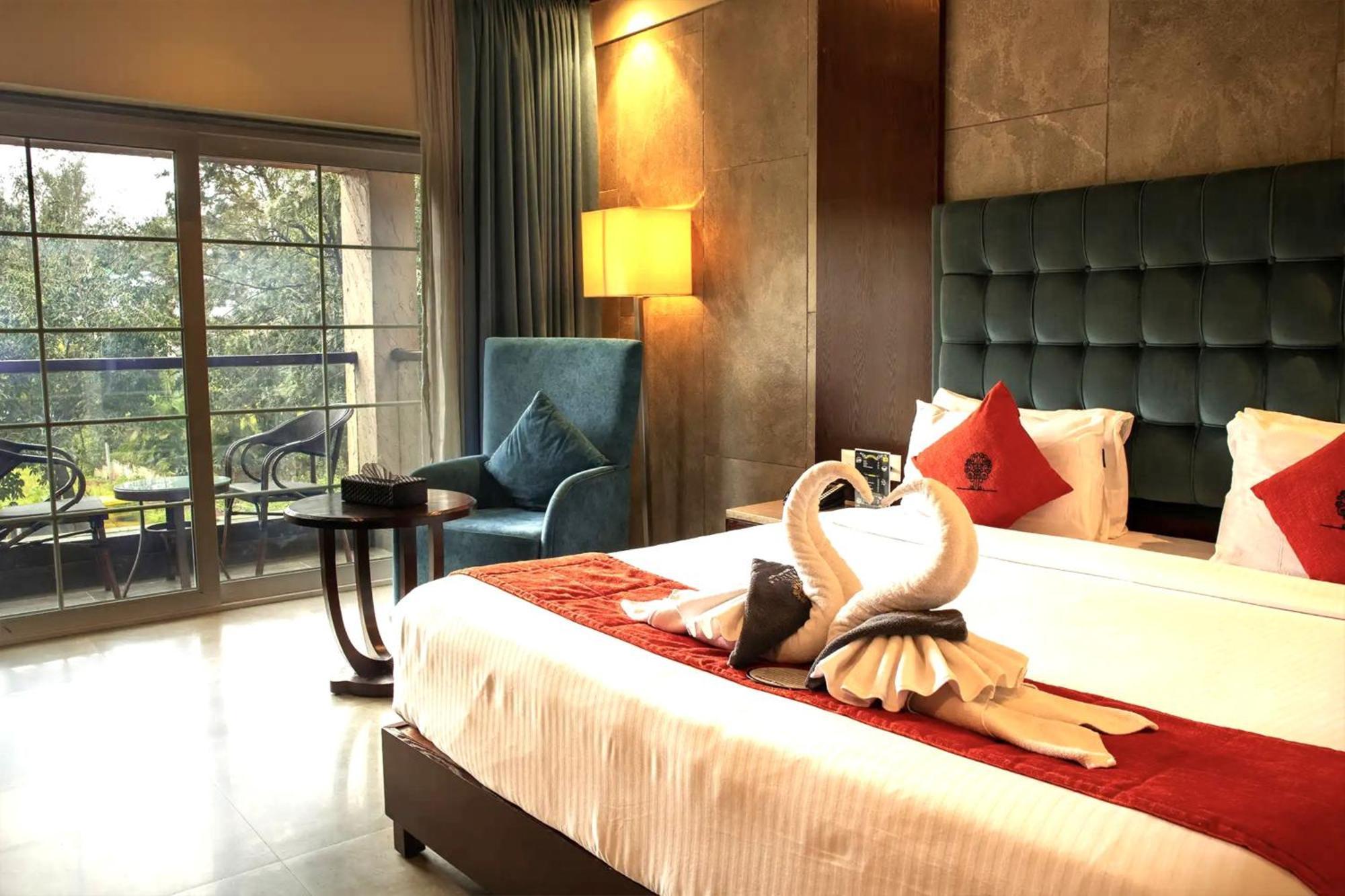 Mahābaleshwar Basilica Resort - Where Luxury Redefines מראה חיצוני תמונה